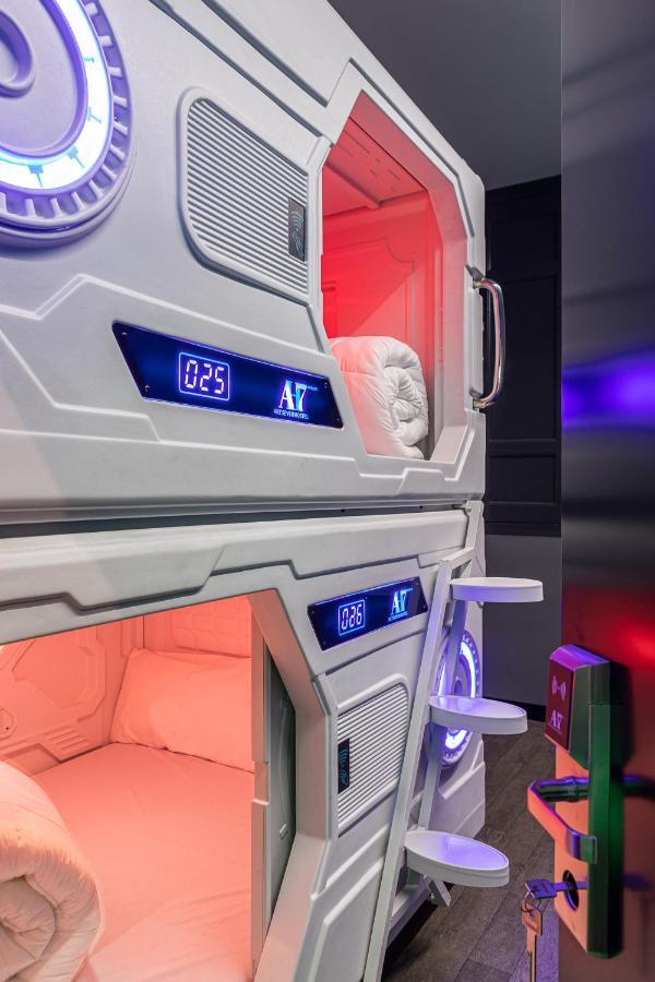 Art Seven Hostel Capsules Madri Exterior foto