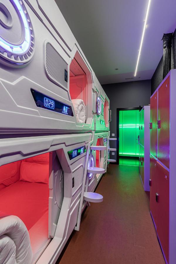 Art Seven Hostel Capsules Madri Exterior foto