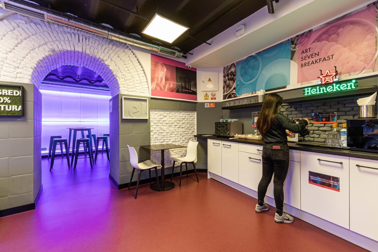 Art Seven Hostel Capsules Madri Exterior foto