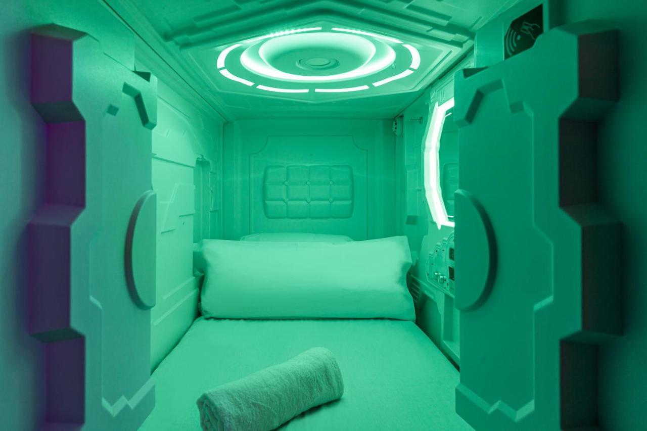 Art Seven Hostel Capsules Madri Exterior foto