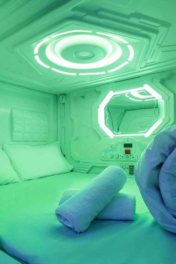 Art Seven Hostel Capsules Madri Exterior foto