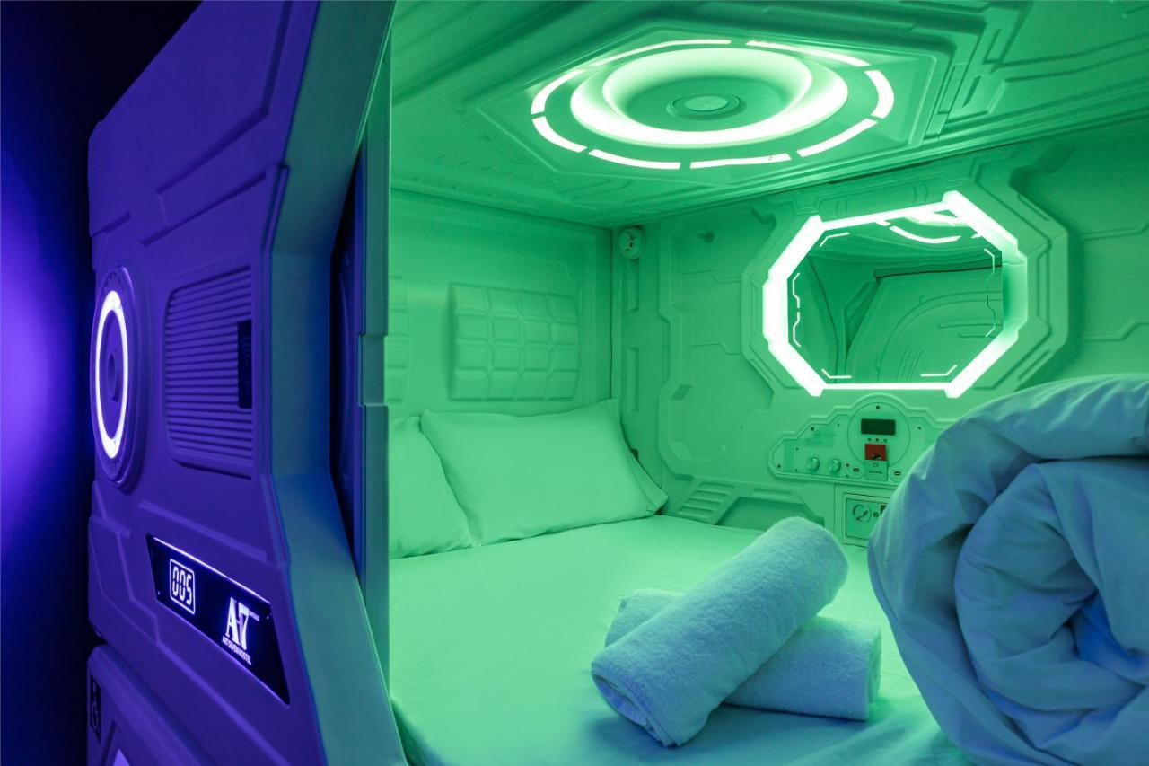 Art Seven Hostel Capsules Madri Exterior foto