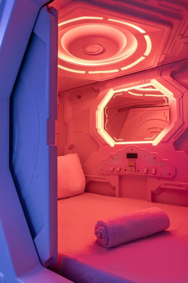 Art Seven Hostel Capsules Madri Exterior foto