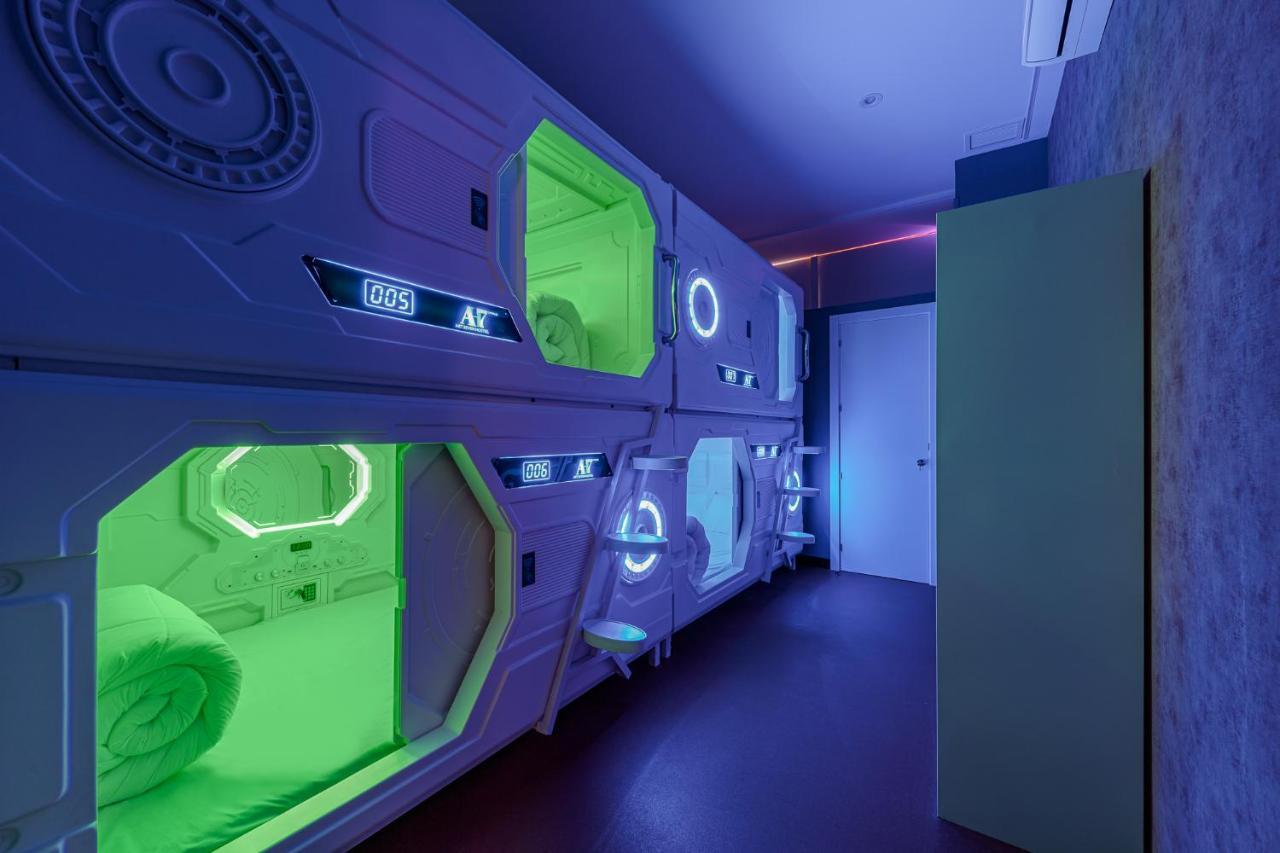Art Seven Hostel Capsules Madri Exterior foto